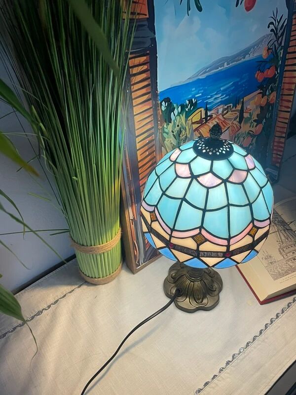 Vintage and Tiffany inspiration lamp | Coloured glass in blue & pastel pink