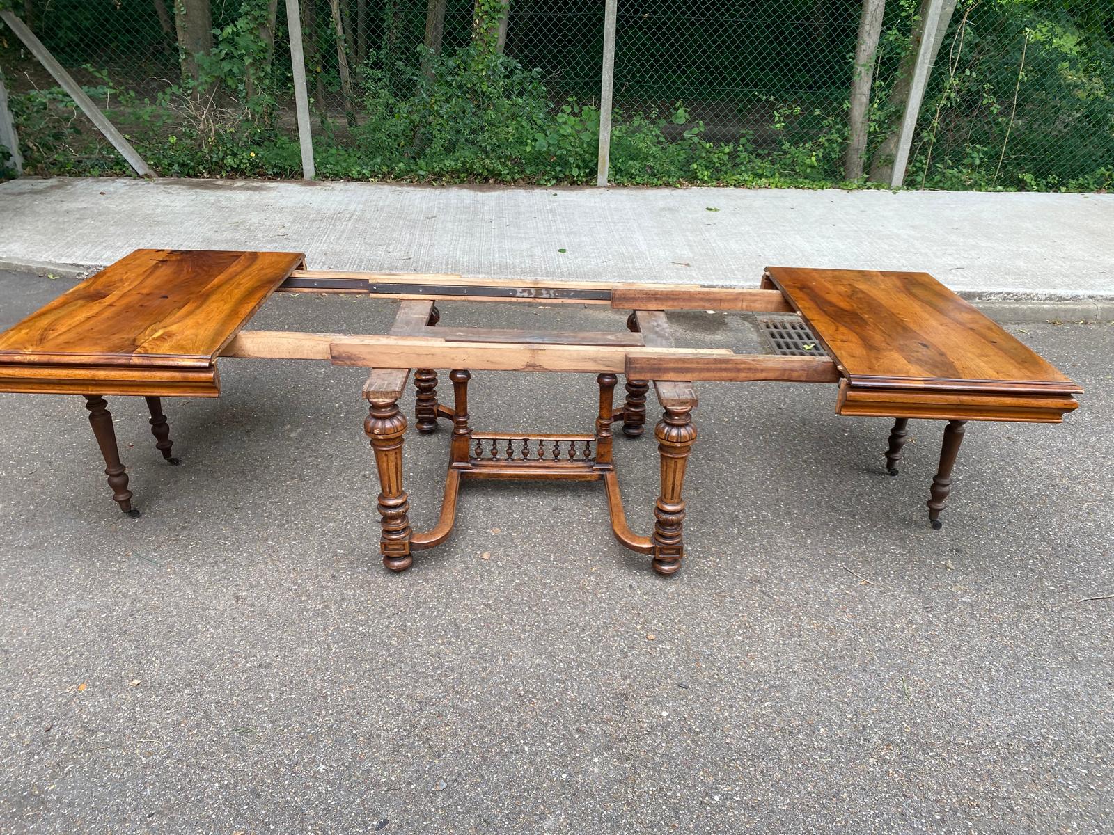 Henri II extendable dining table in solid walnut from the 19th century, 310cm.