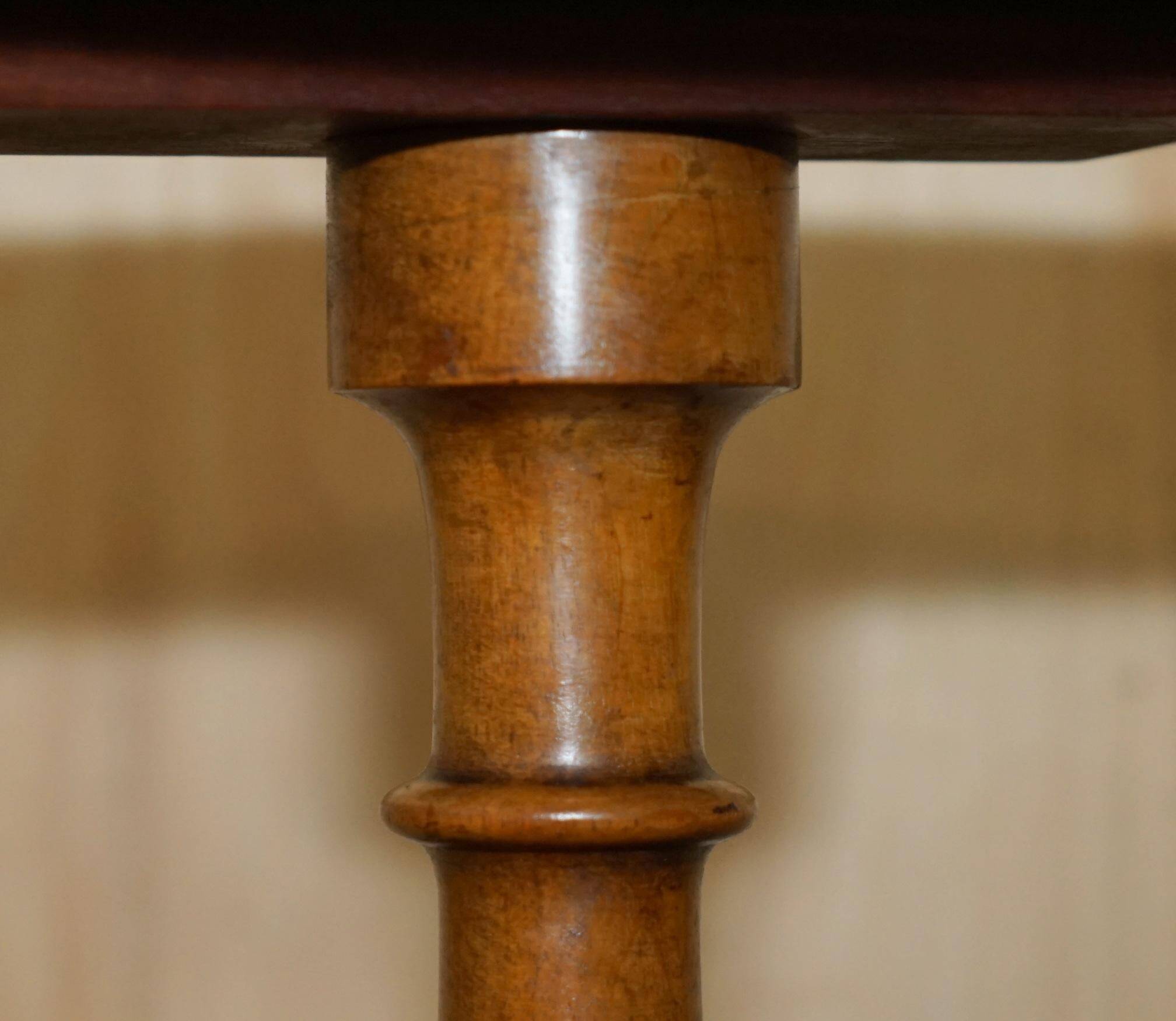Table bibliothèque tournante en noyer moucheté victorienne restaurée antique