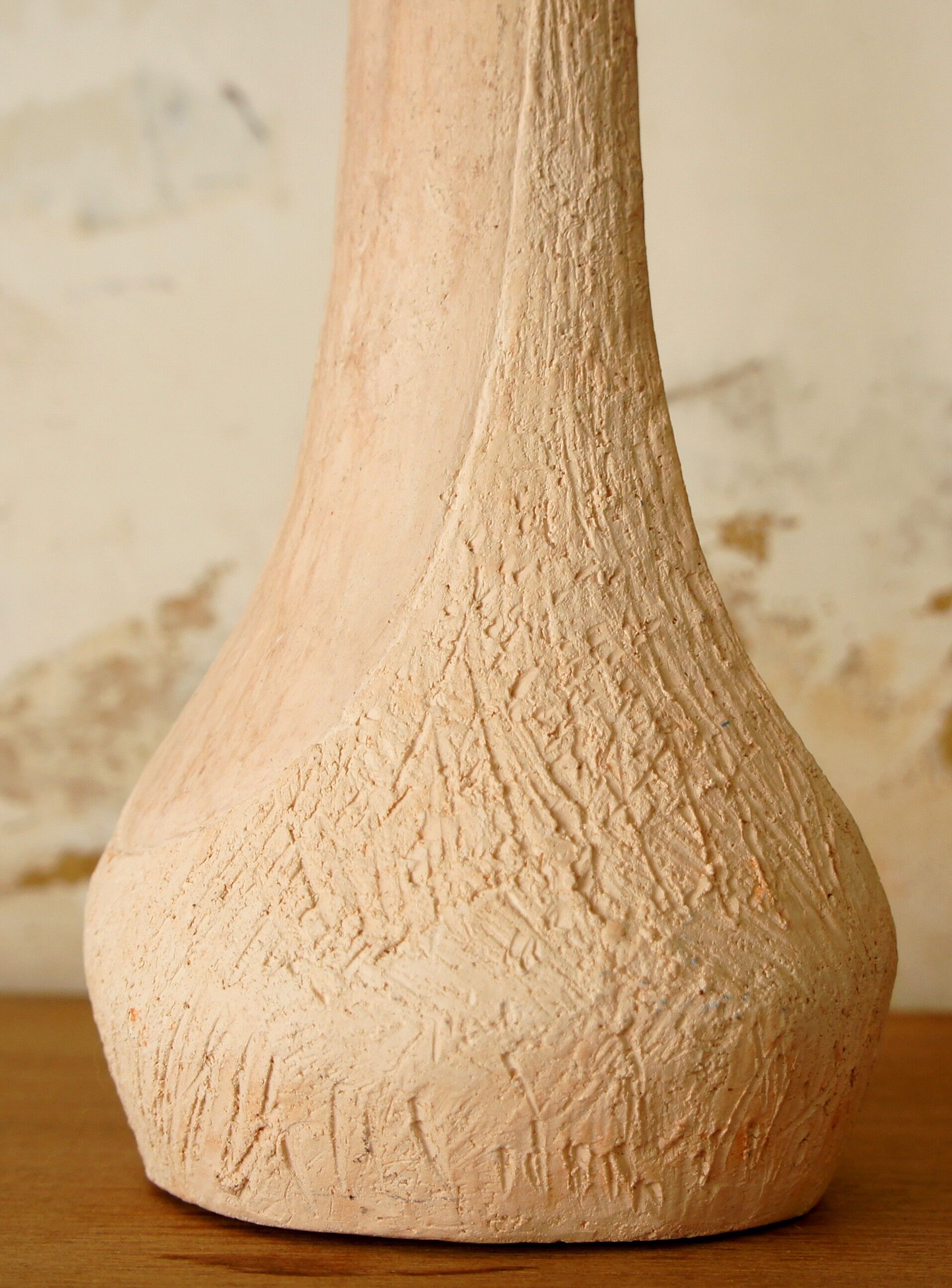 Soliflore vase in powder pink plaster