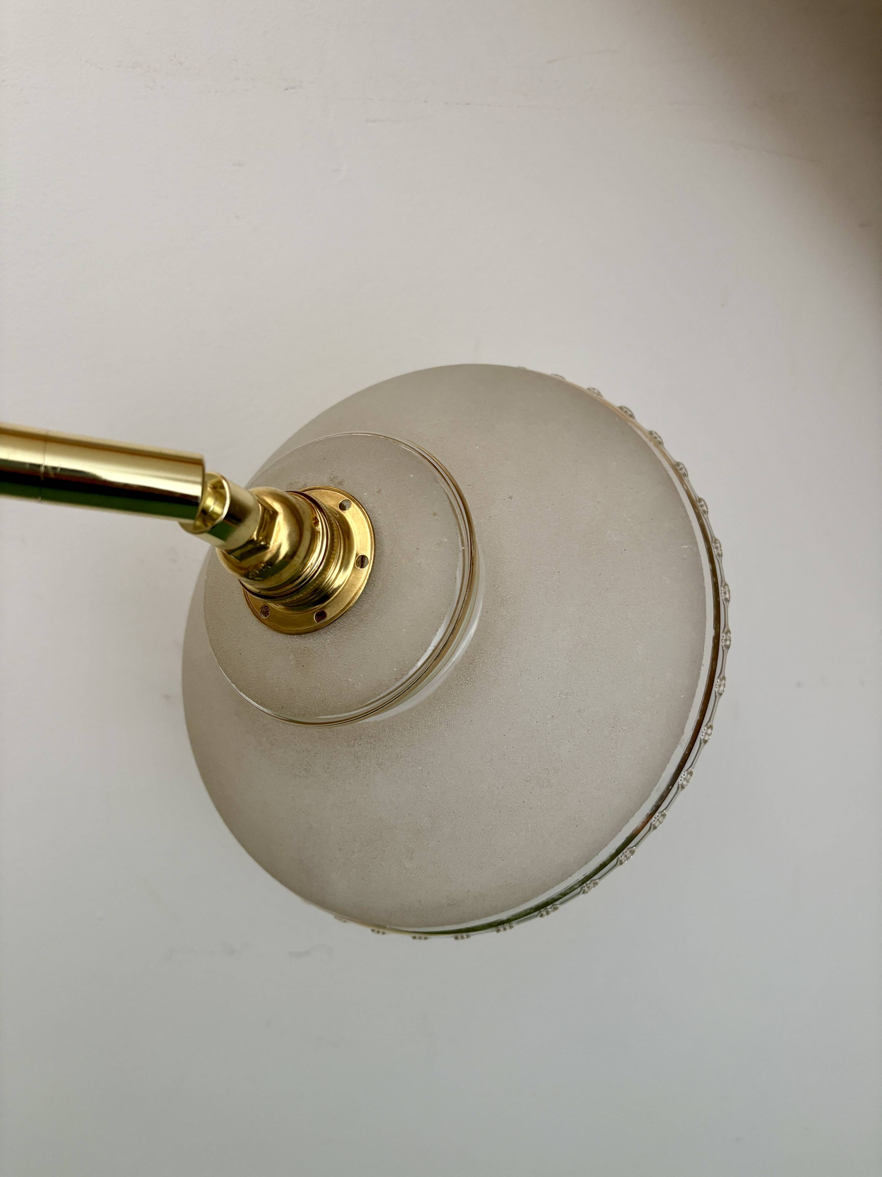 Vintage wall lamp with white and gold granite glass shade