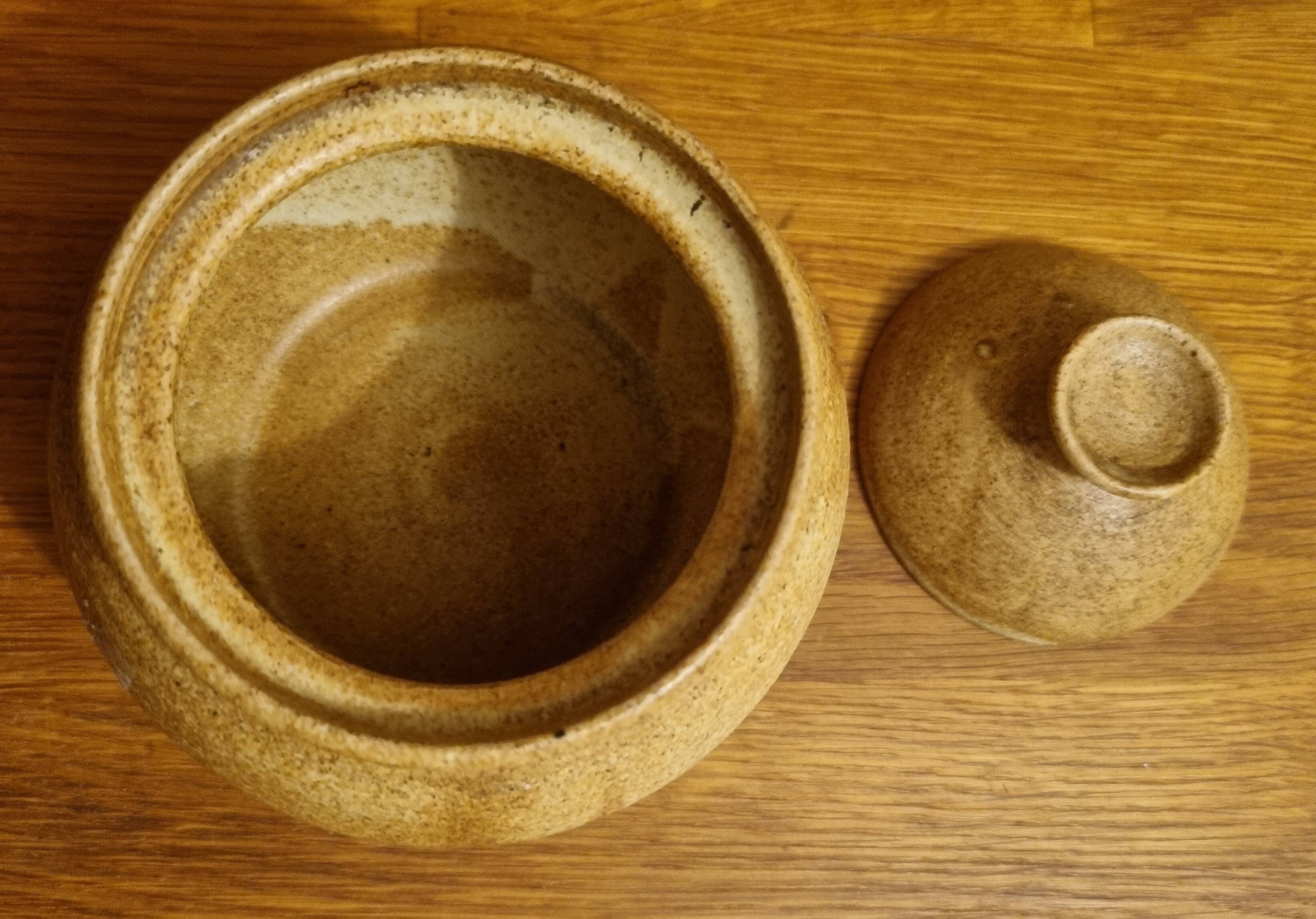 Stoneware sugar bowl with lid