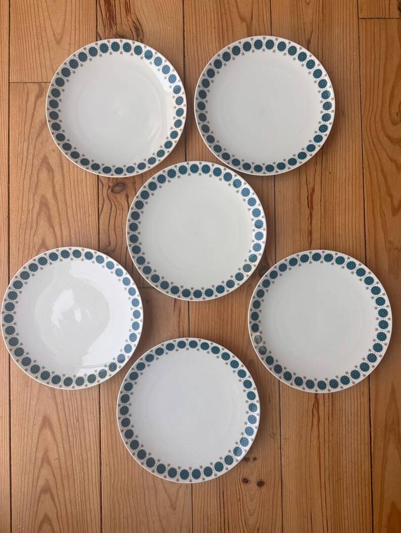 Vintage Thomas Germany flat plates, geometric blue rosette design.