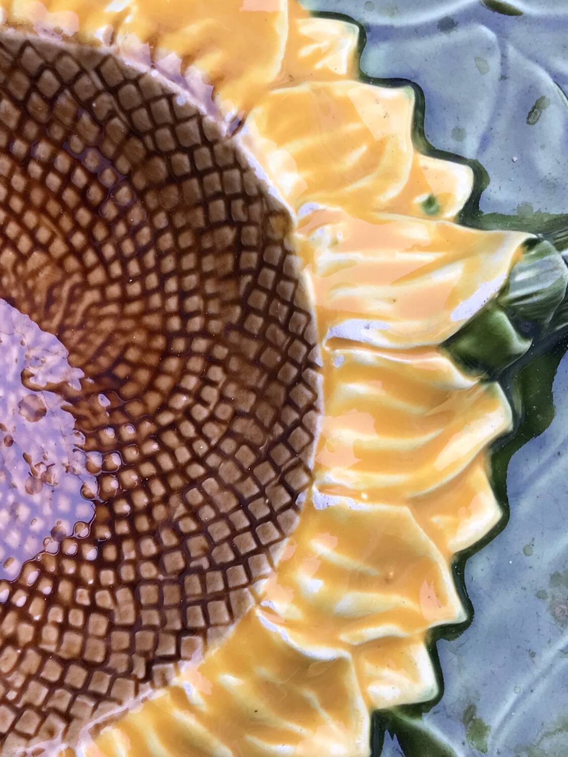 Begging dish and sunflower slip salad bowl