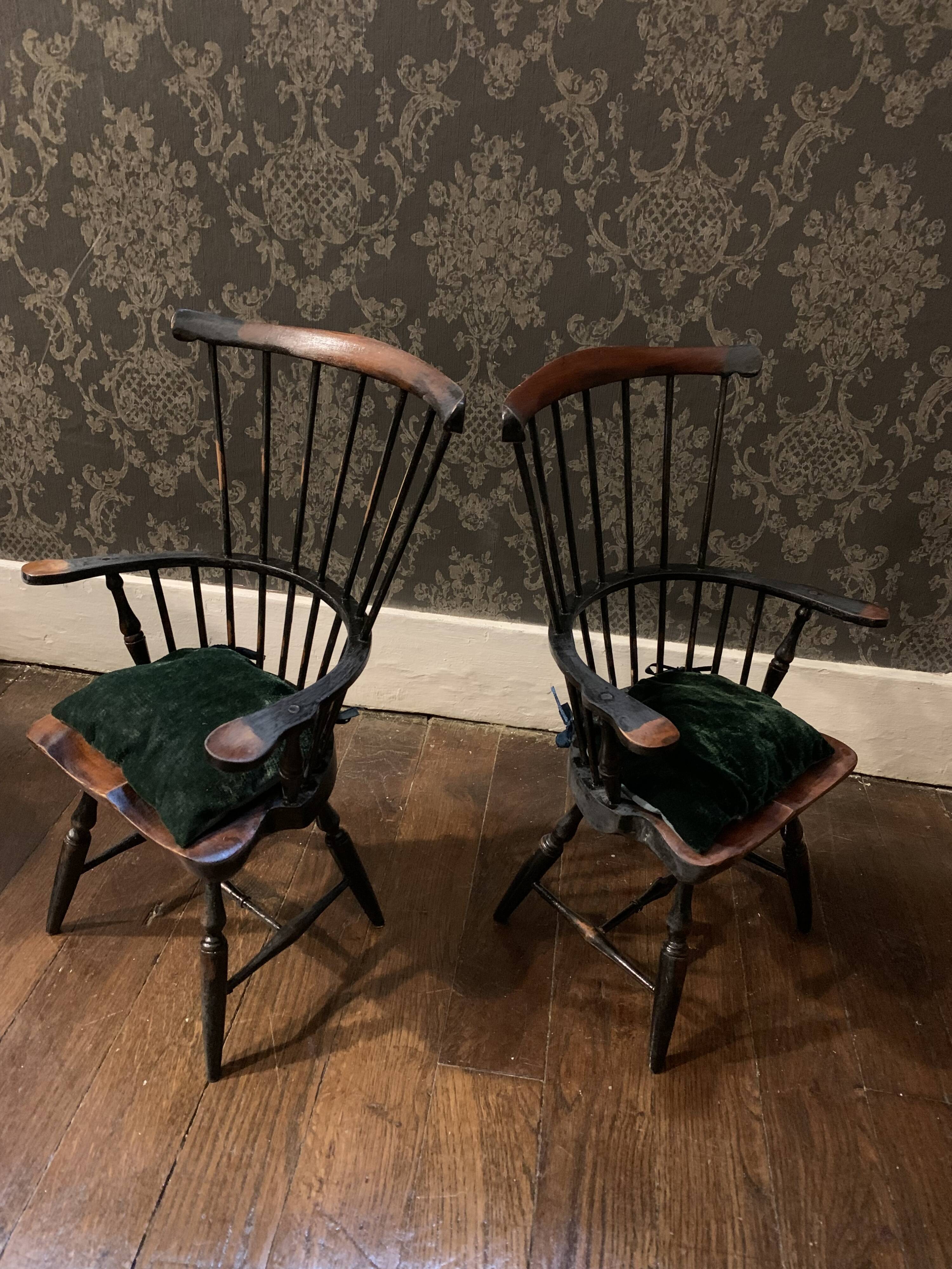 Chaises de poupées anciennes