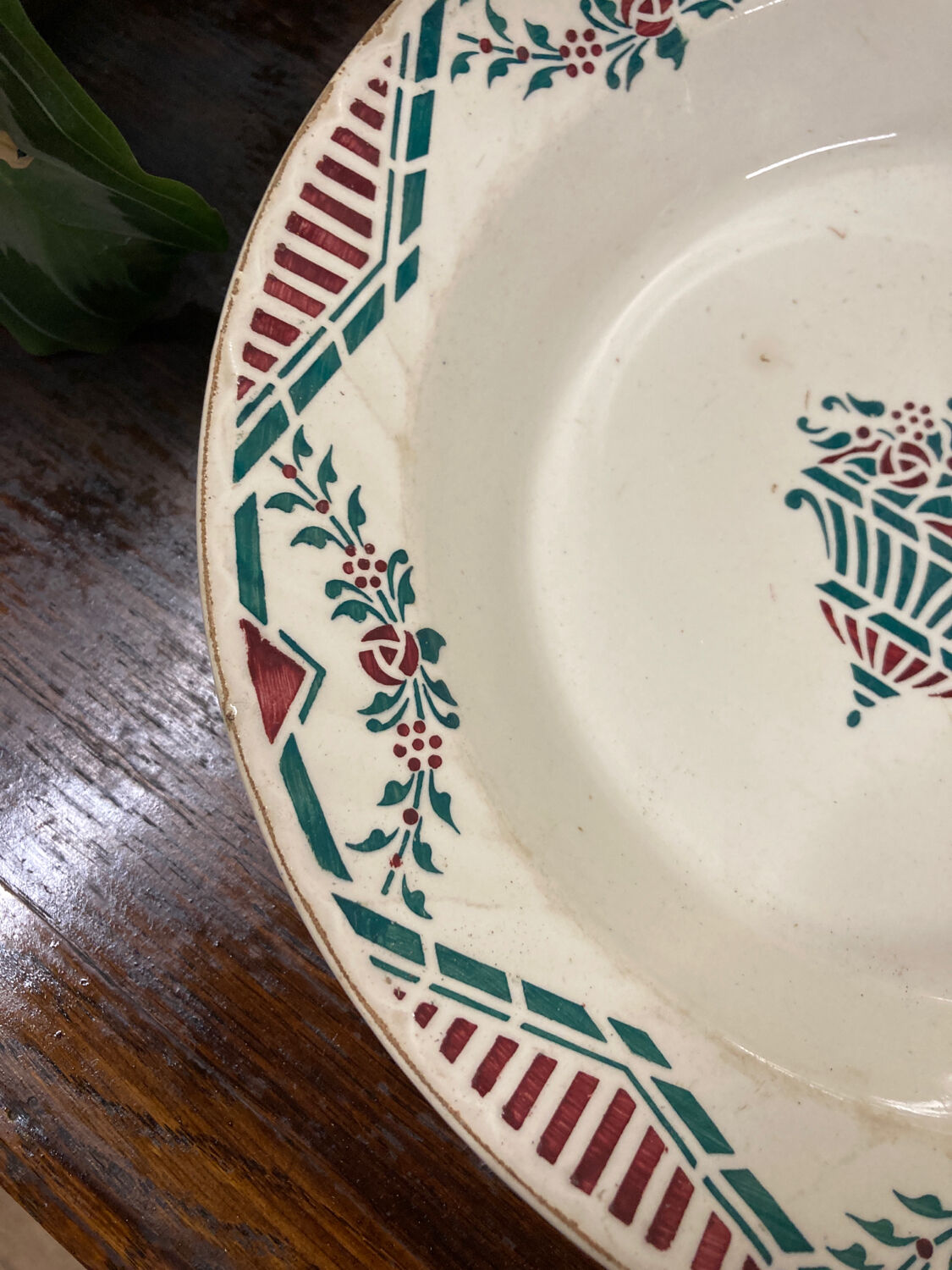 Round iron earth dish Moulin de loup Florida Grimaud Poitiers