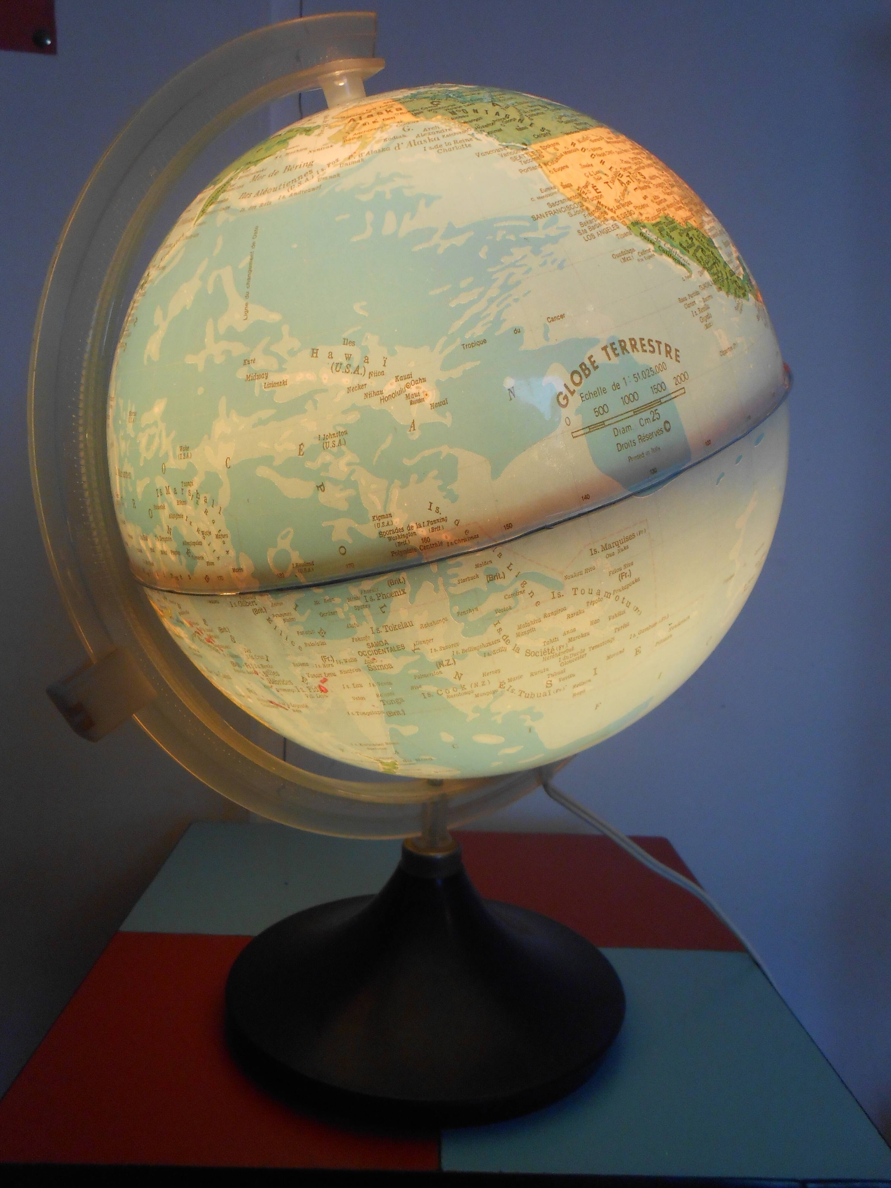 Globe terrestre lumineux