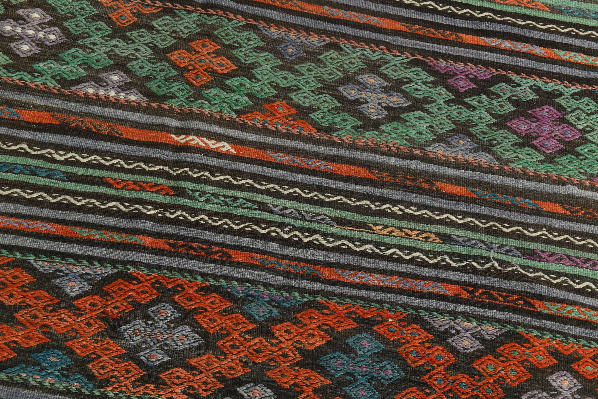 Tapis Kilim Vintage Motifs Ethniques Vert et Rouge, 180x271 Cm