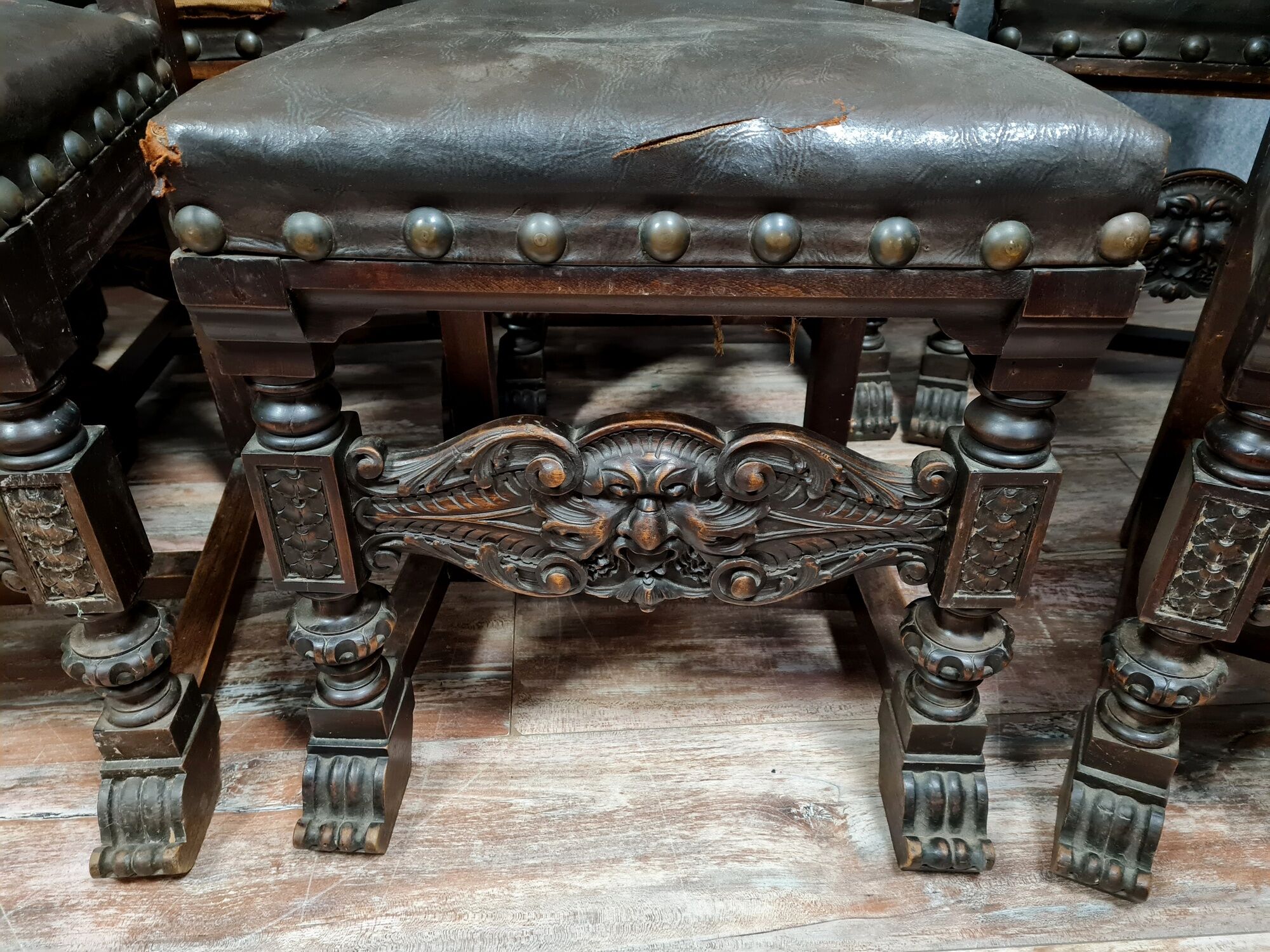 Series of 8 Renaissance chairs in oak with brown patina circa 1850