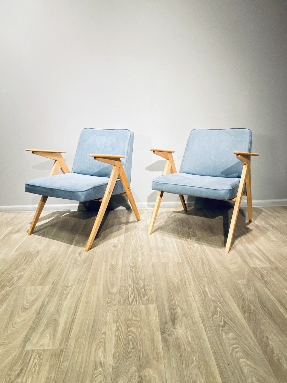 Paire de fauteuils par J. Chierowski 1960