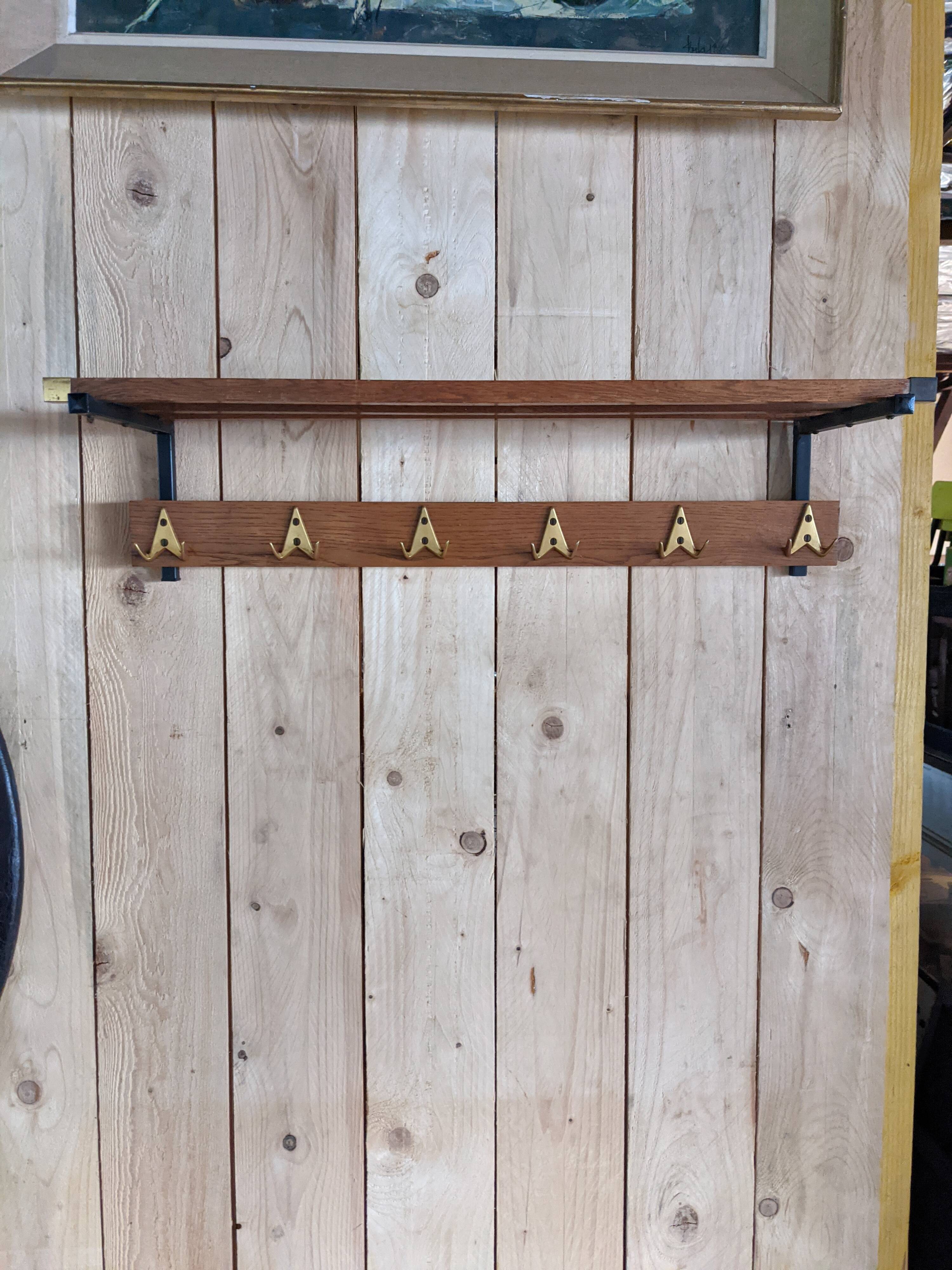 Wall coat rack