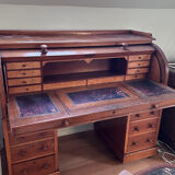 Beautiful vintage 20th-century American cylinder desk and its chair.