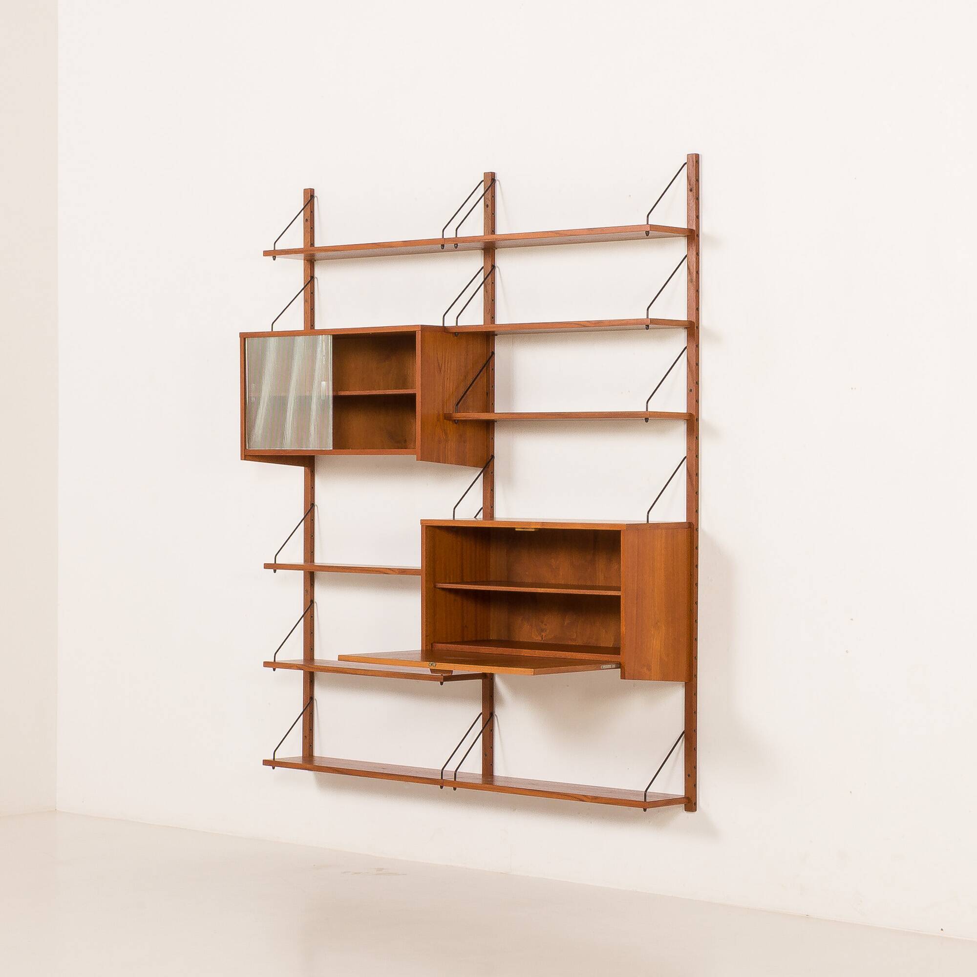 Scandinavian vintage shelving wall unit with a bureau and bar cabinet, Den