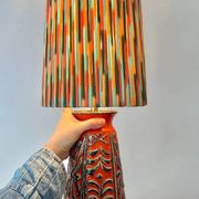 Lampe de table d'ambiance upcyclée à partir d'un vase en céramique Übelacker.