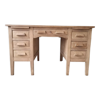 Master desk