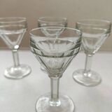 Verres a pied a liqueur en verre pressé  anciens