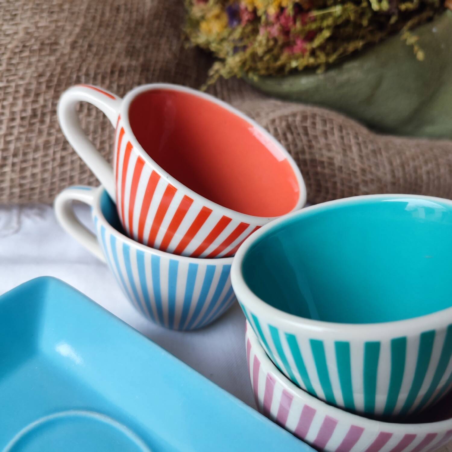 Set of 4 vintage lbvyr cups & saucers – 1970s