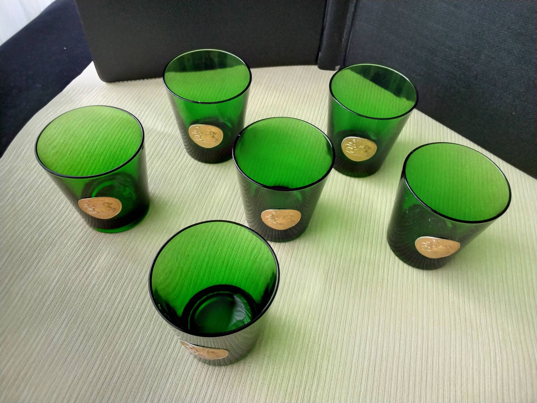 6 Verres vintage avec médaillons dorés