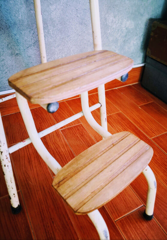 Market foot stool