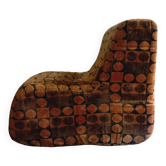 Chauffeuse en mousse space age a motif géométrique, design 1960/ 1970.