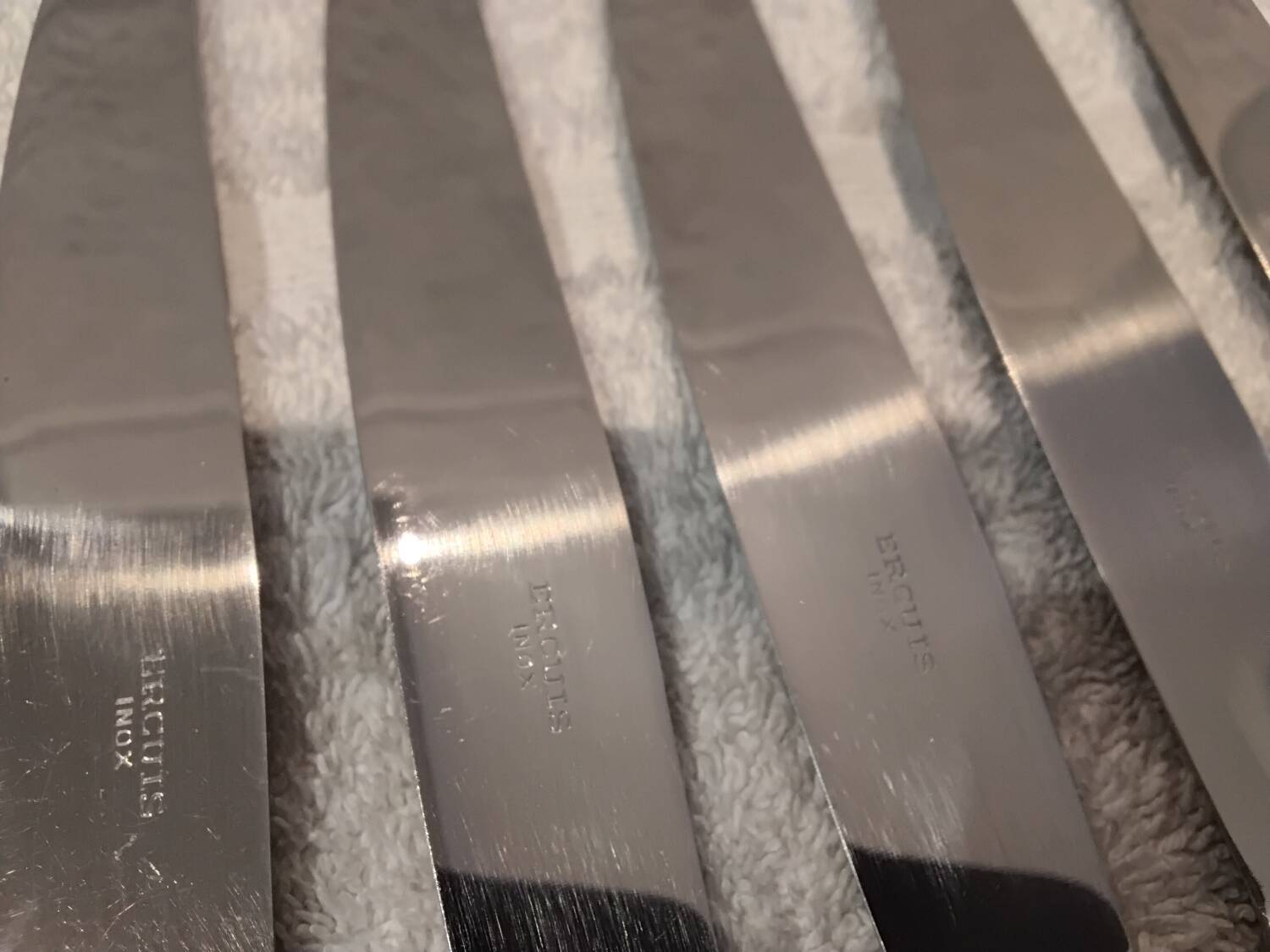 12 silver-plated table knives by Ercuis, Senlis pattern, 24.7cm