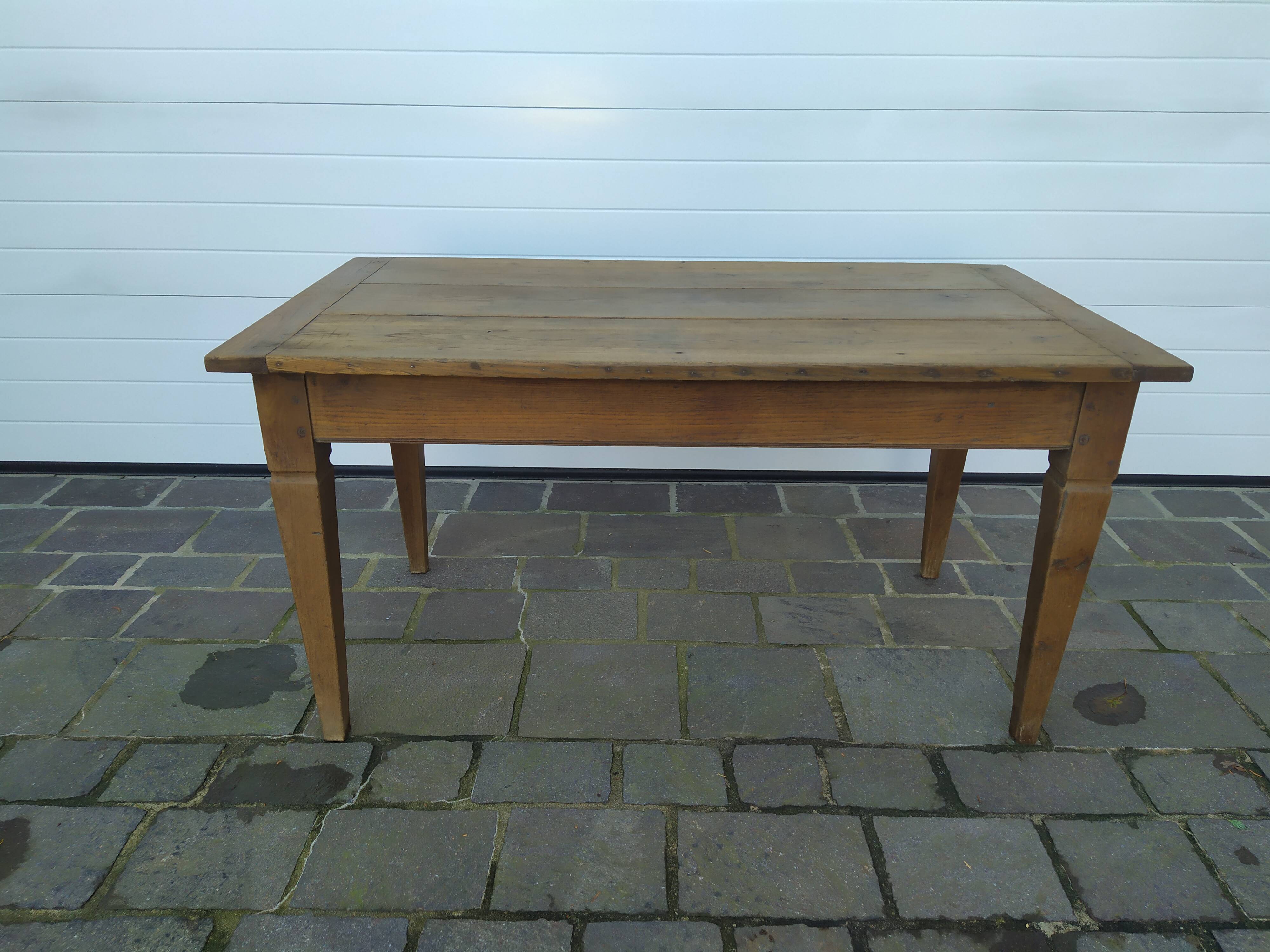 Farm table