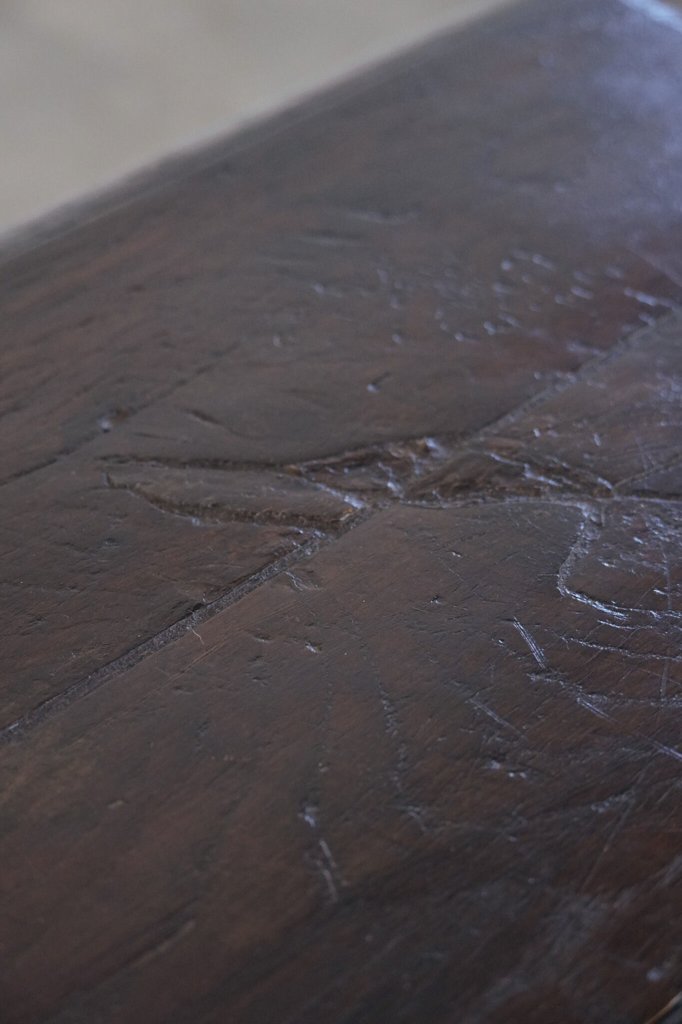 Tabouret ancien anglais en chêne massif du XVIIIe siècle