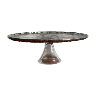 Beautiful black and silver presentation dish in glass on transparent stand