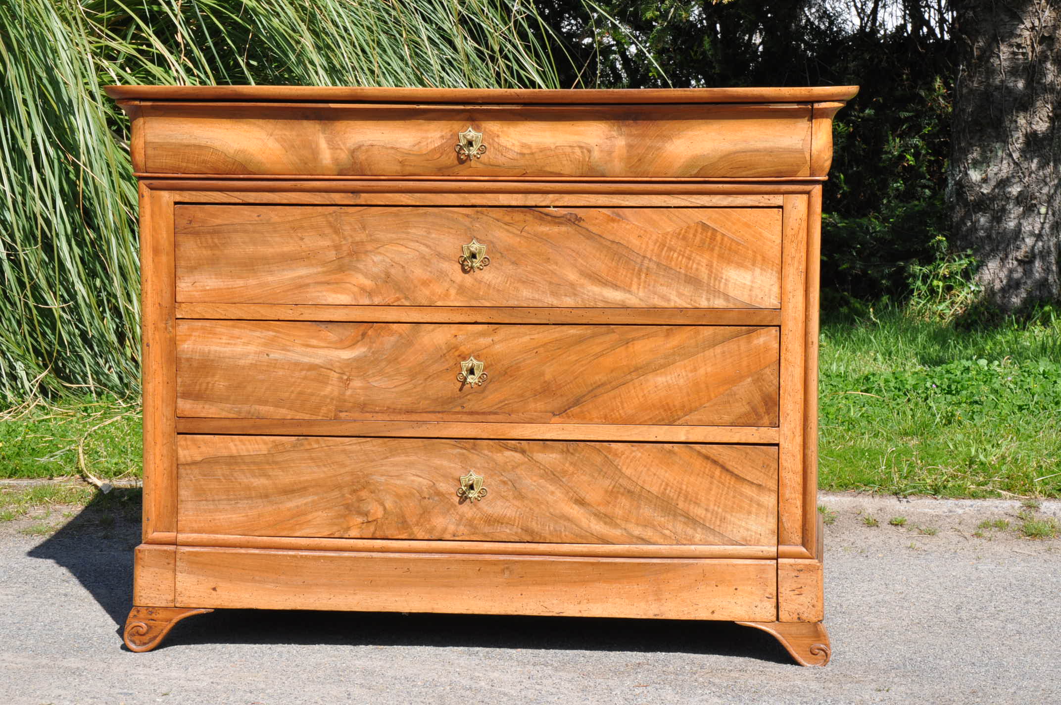 Old chest of drawers