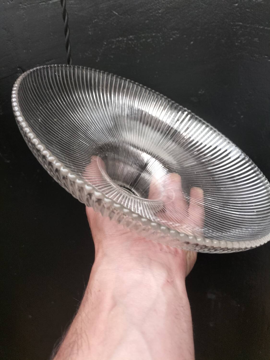 Holophane glass suspension