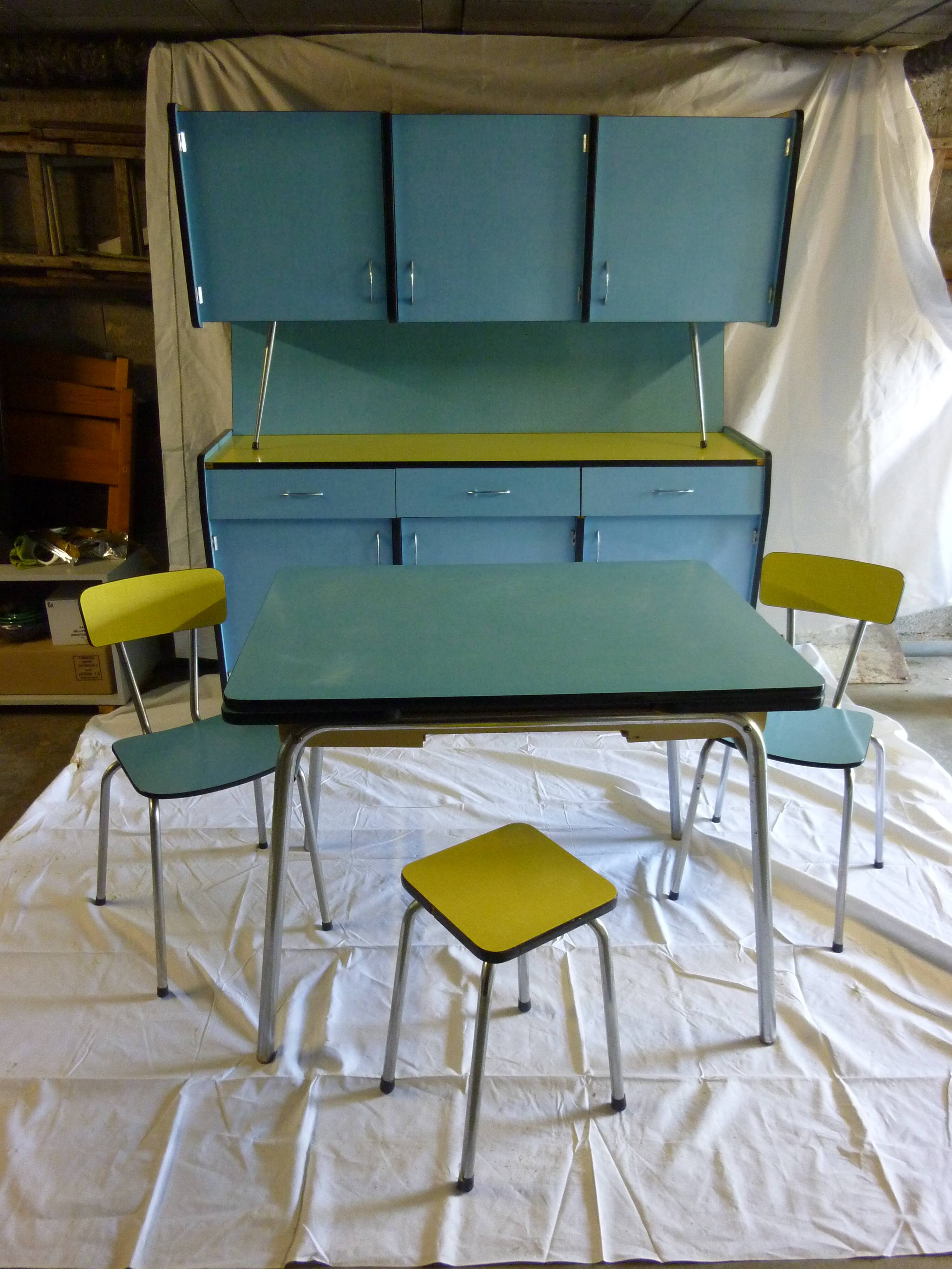 Buffet in blue and yellow formica