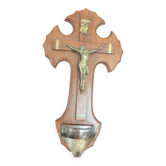 Benitier crucifix