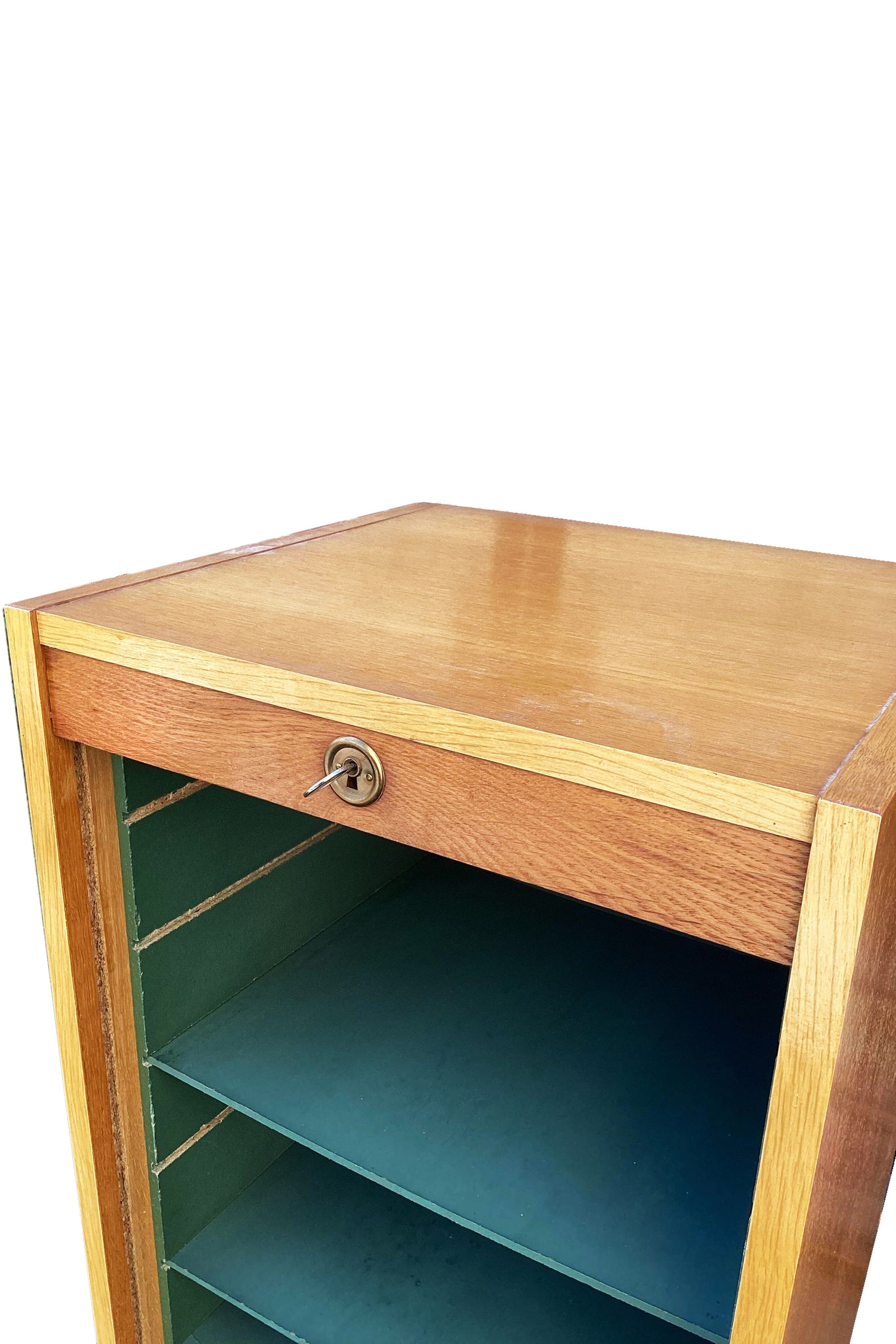 Curtain binder cabinet