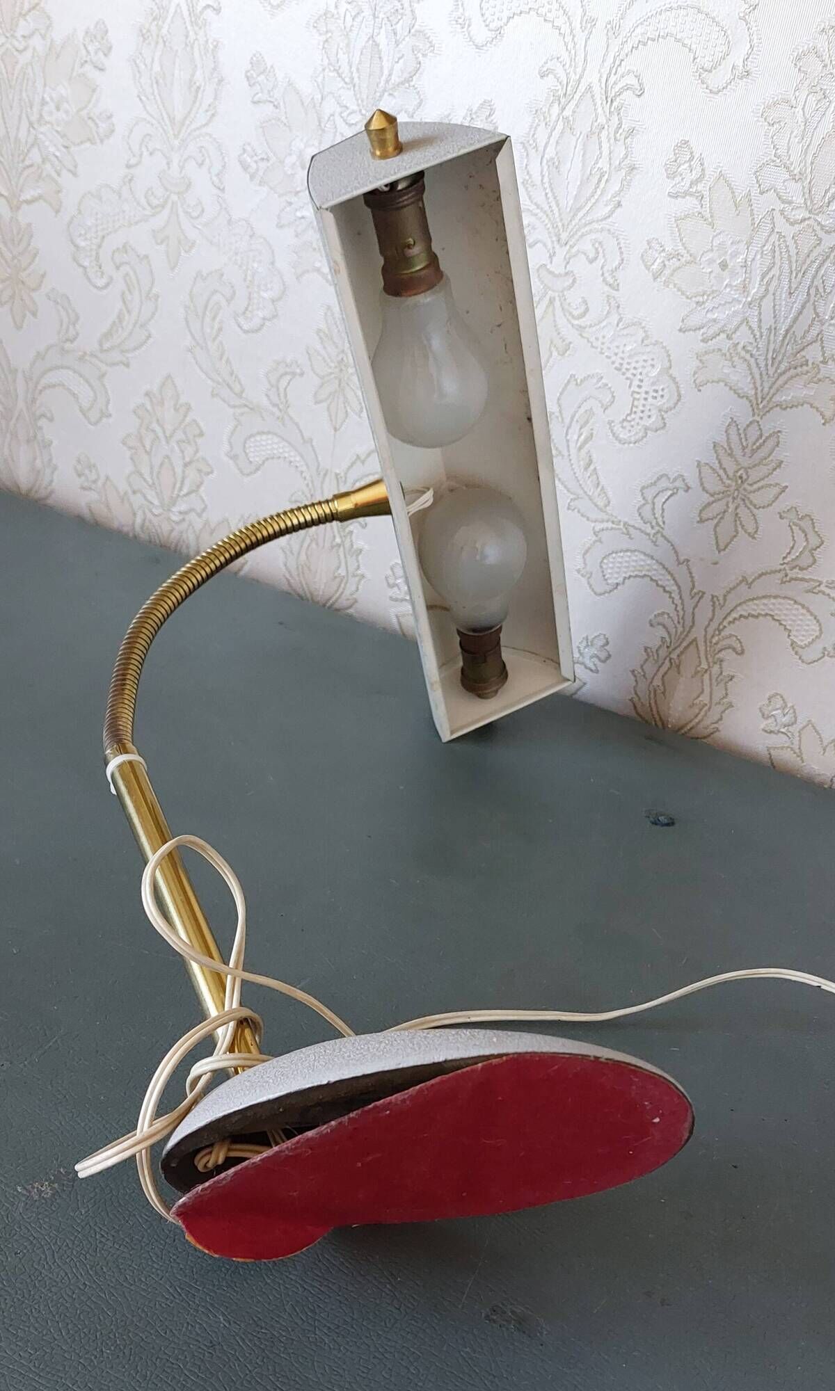 Desk lamp