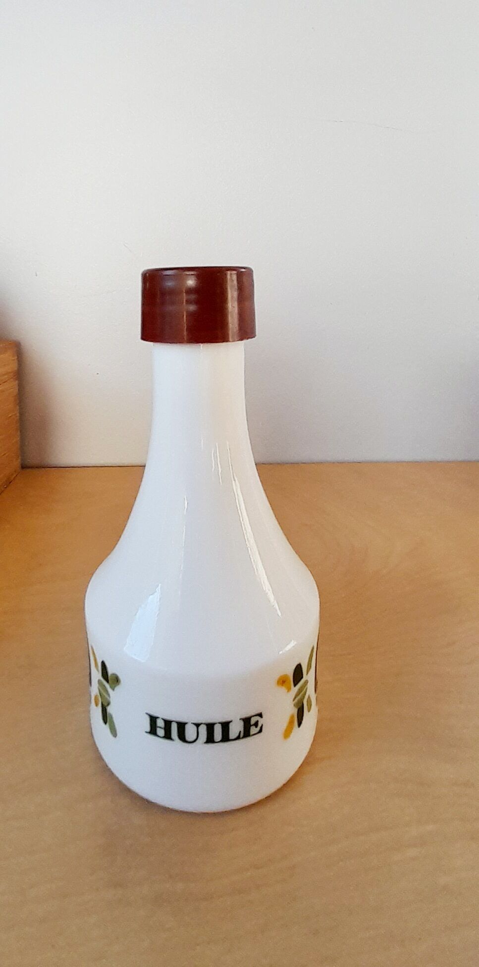 Mobil Arcopal 70s tableware set.