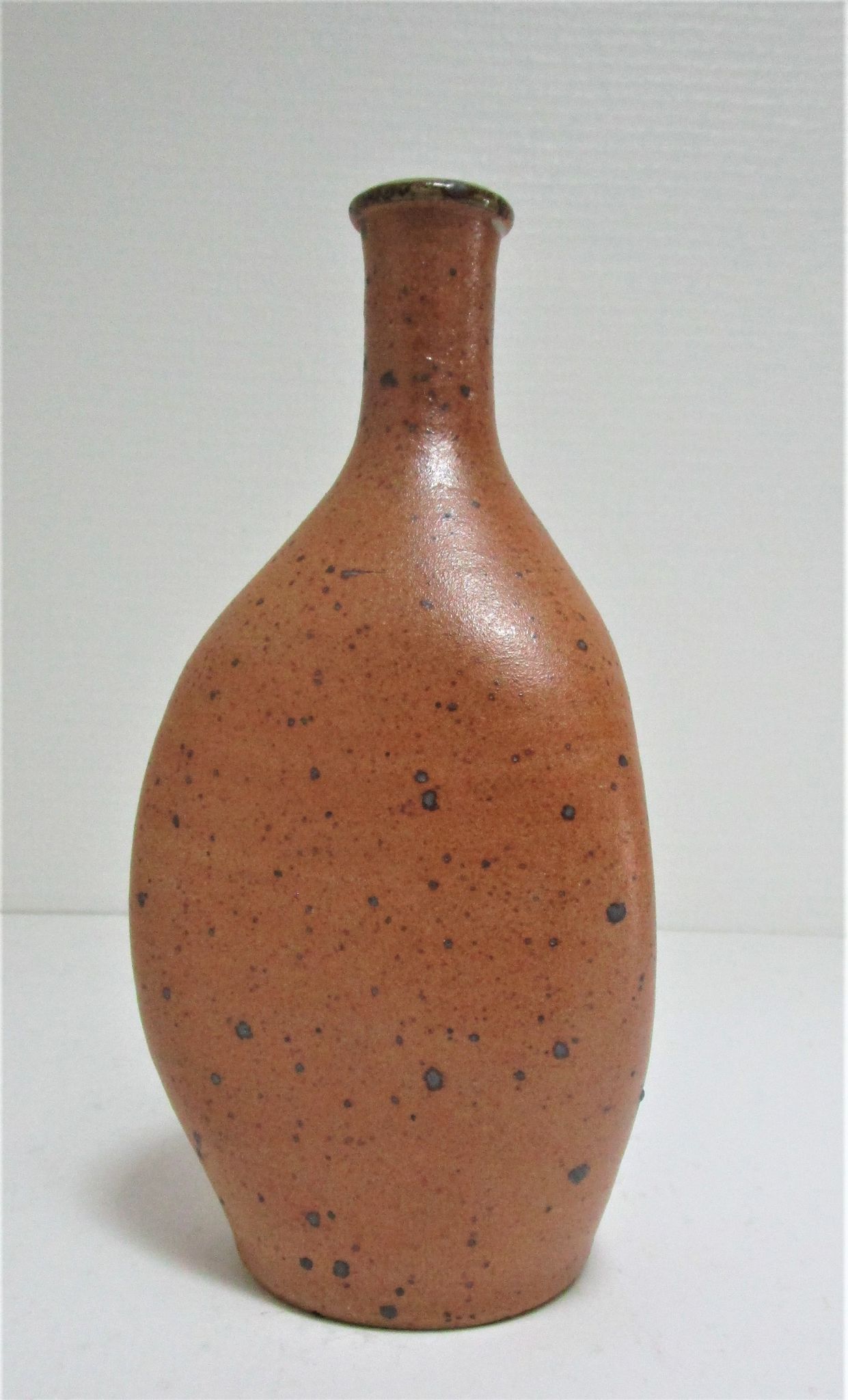 Soliflore vase in pyrite sandstone with three vintage faces
