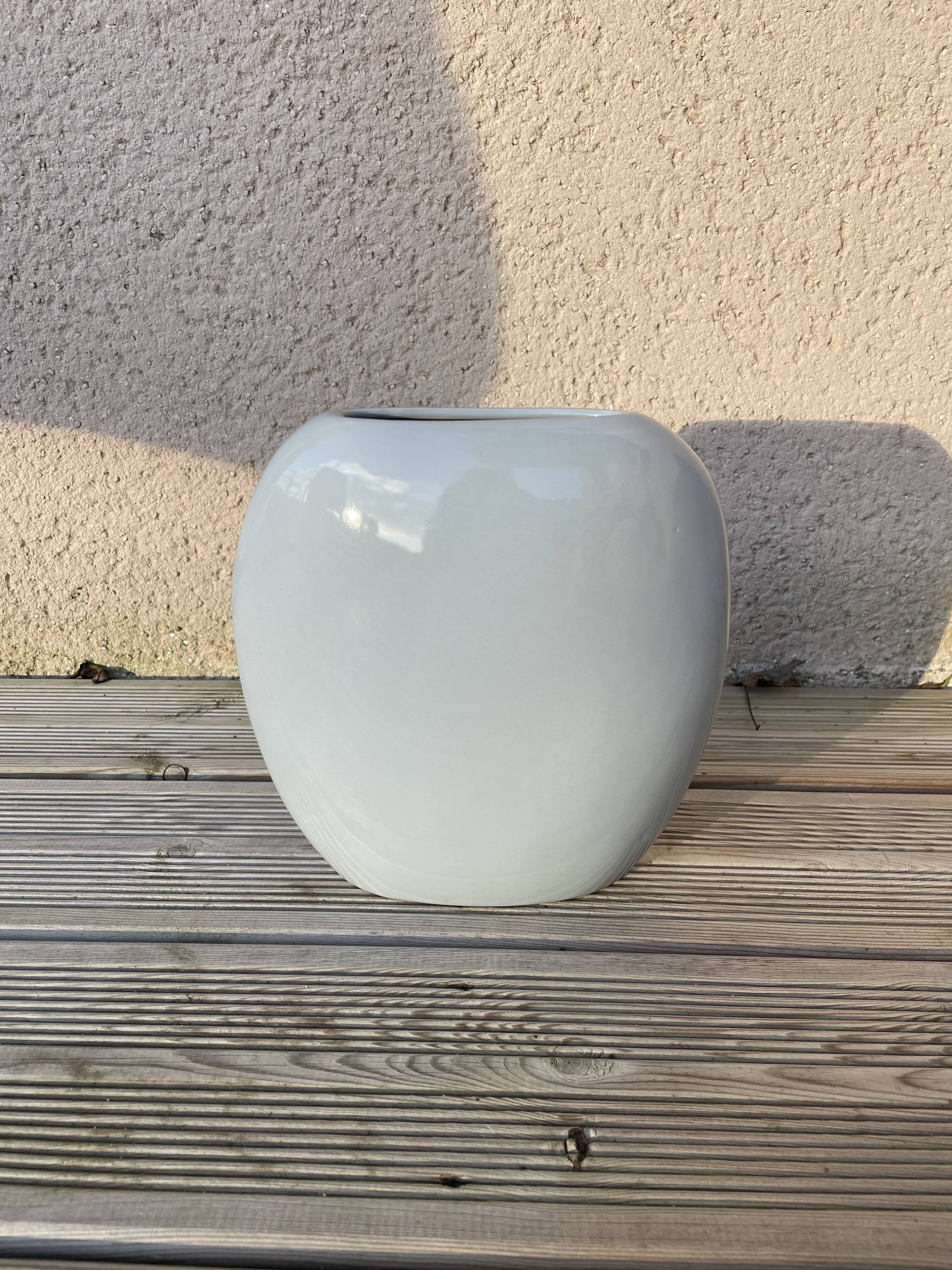 Set of 18 decorative items