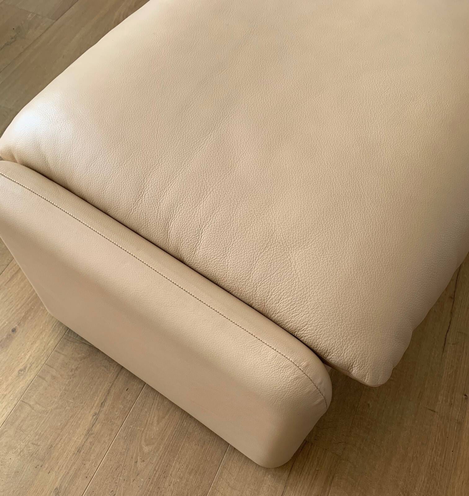 Ottoman Maralunga in leather Cassina