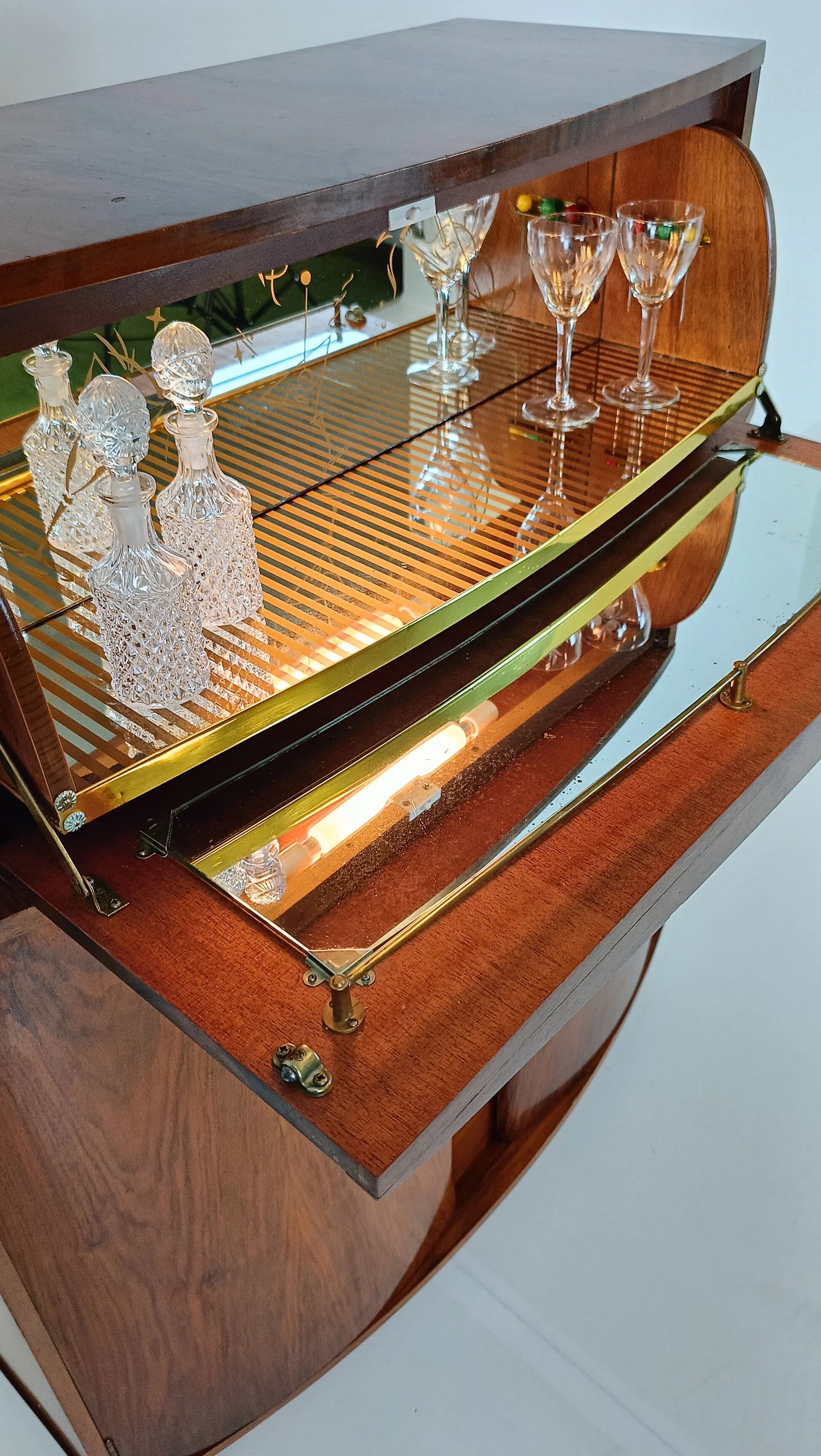 Vintage cocktail bar “Sureline” – George Serlin & Sons (1950s)