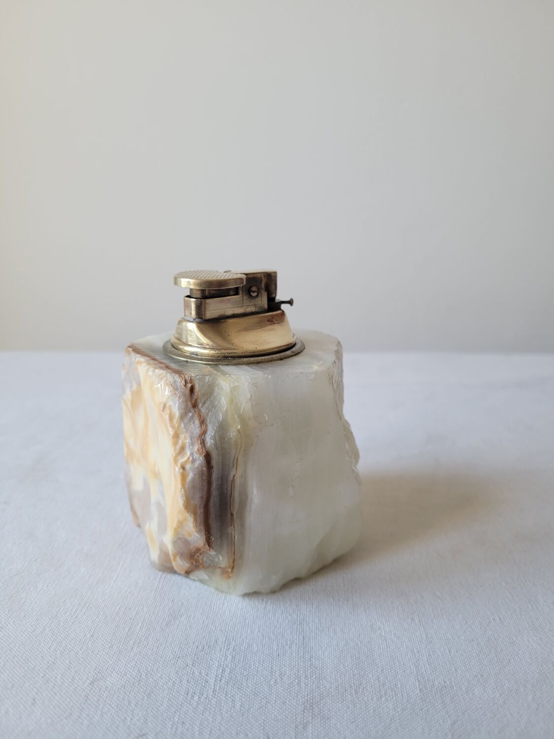 Alabaster table lighter