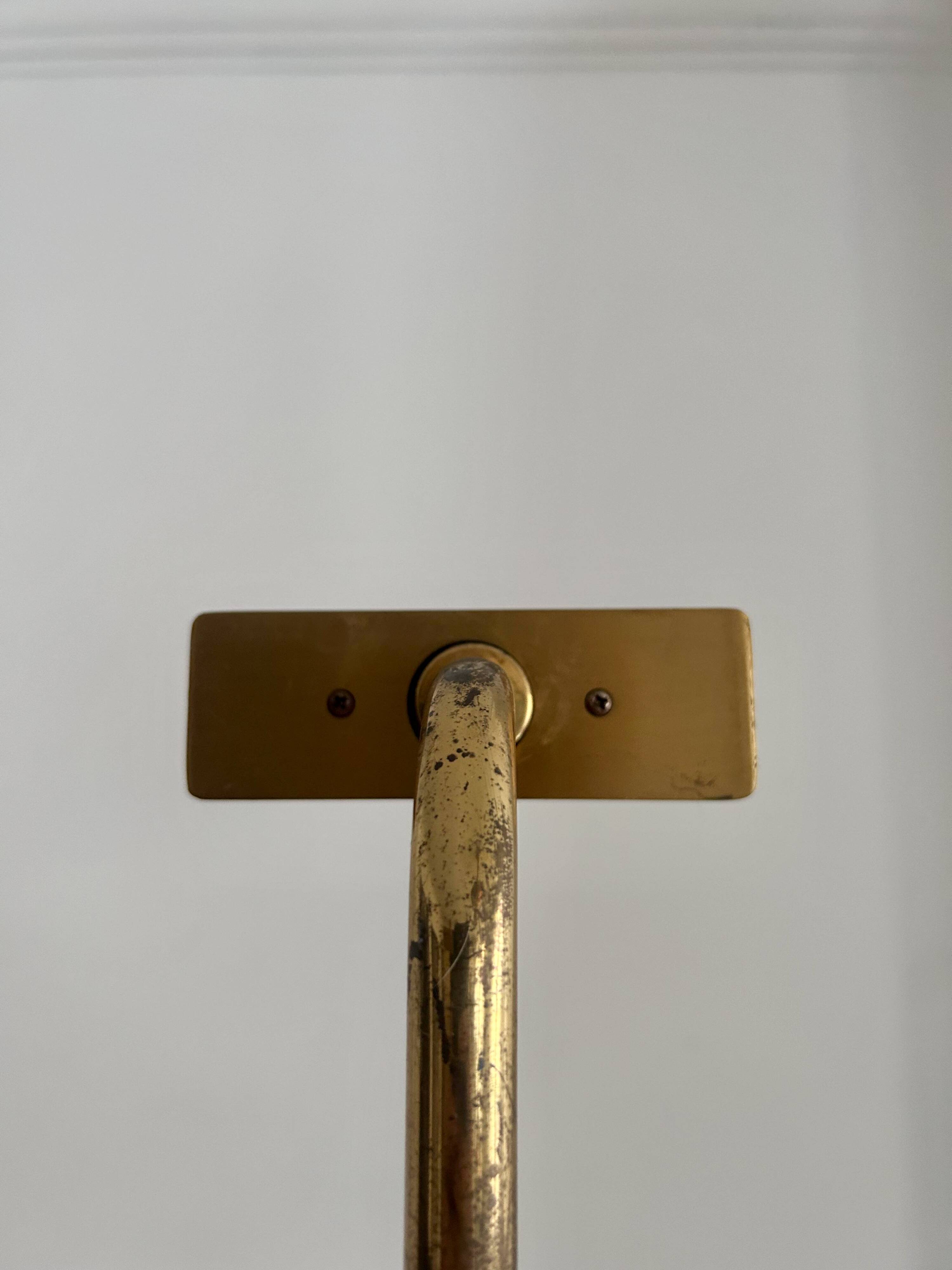 Lampadaire vintage, laiton massif et métal laqué crème, Italie 1970