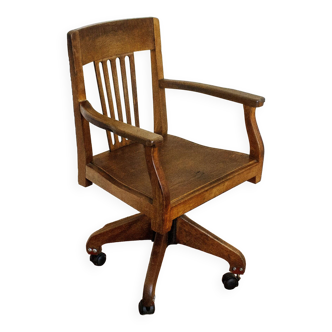 Oak wood office chair with swivel seat and swivel wheels