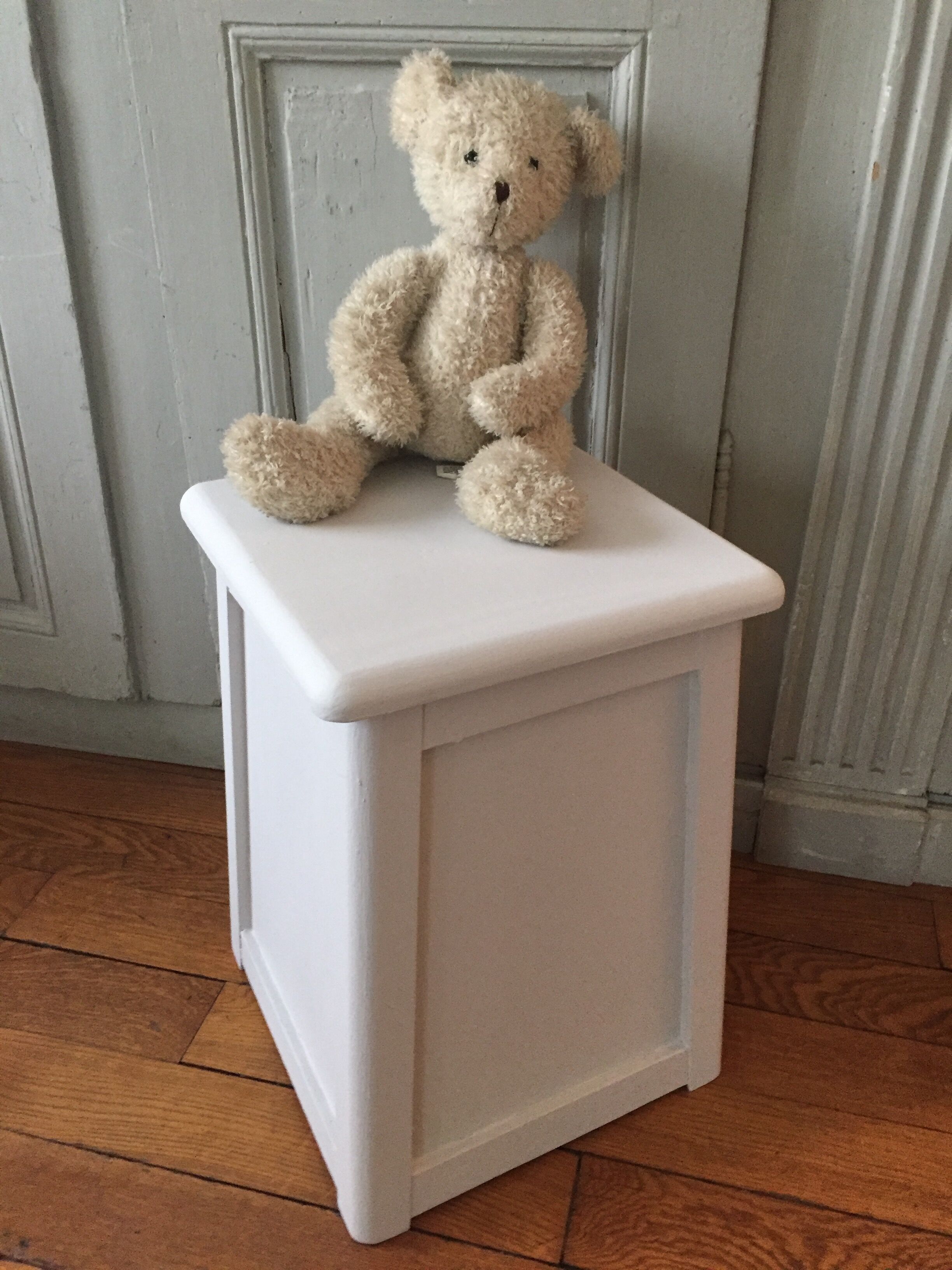 Stool box shoeshine