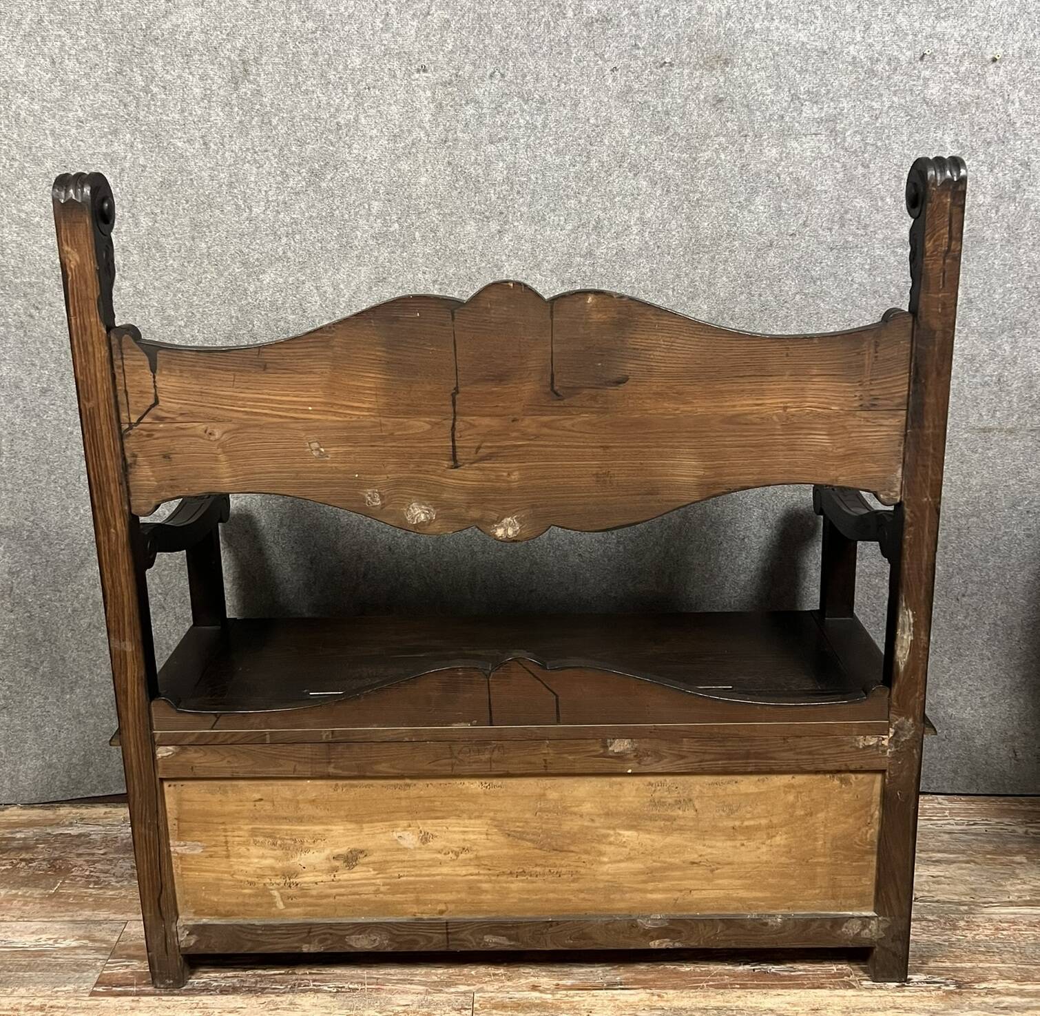 Italian Renaissance style solid wood chest bench decorated with grimacing masks