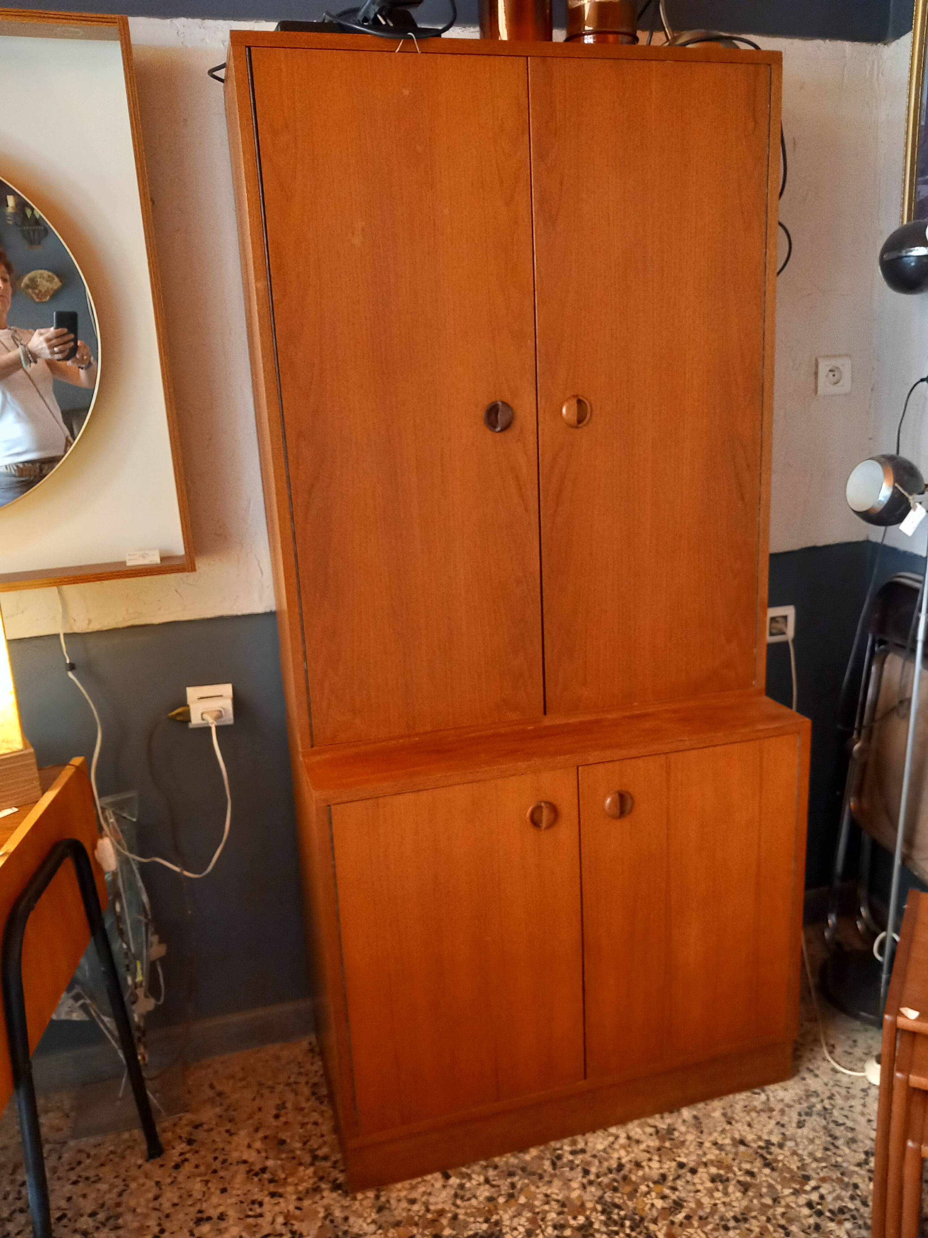 Bookcase shelving unit