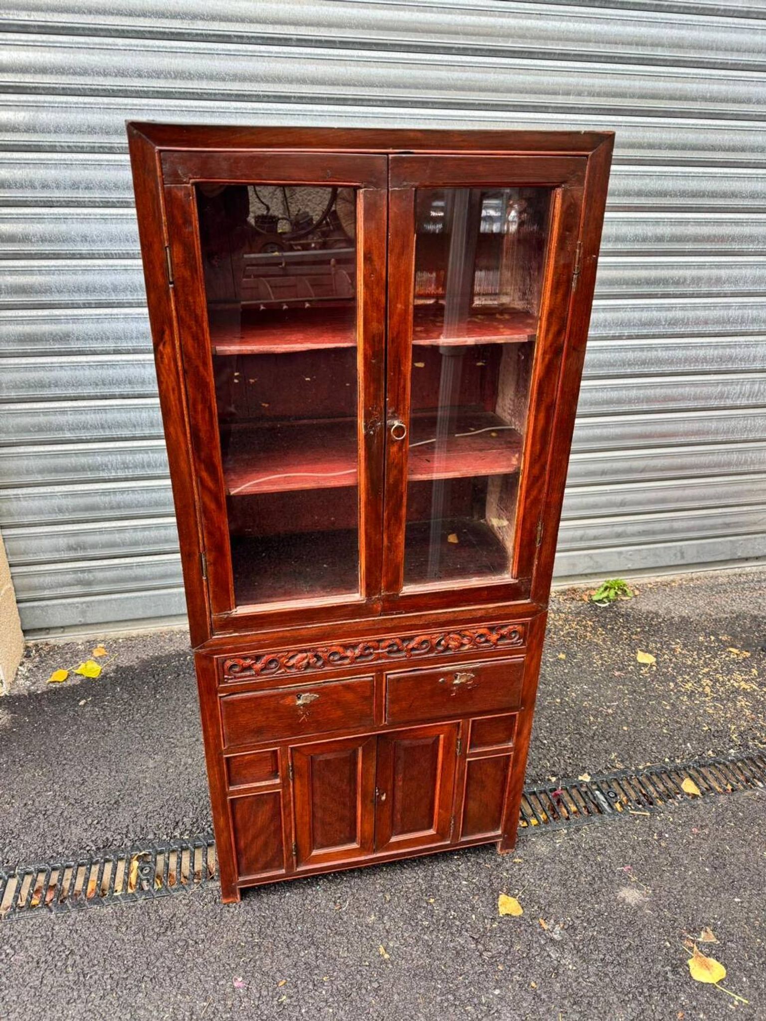 Joli cabinet vitrine indochinois deux corps. Milieu XXe siècle