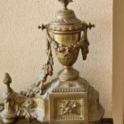 Devant de foyer, barre de cheminée, garde feu en bronze doré Louis XVI