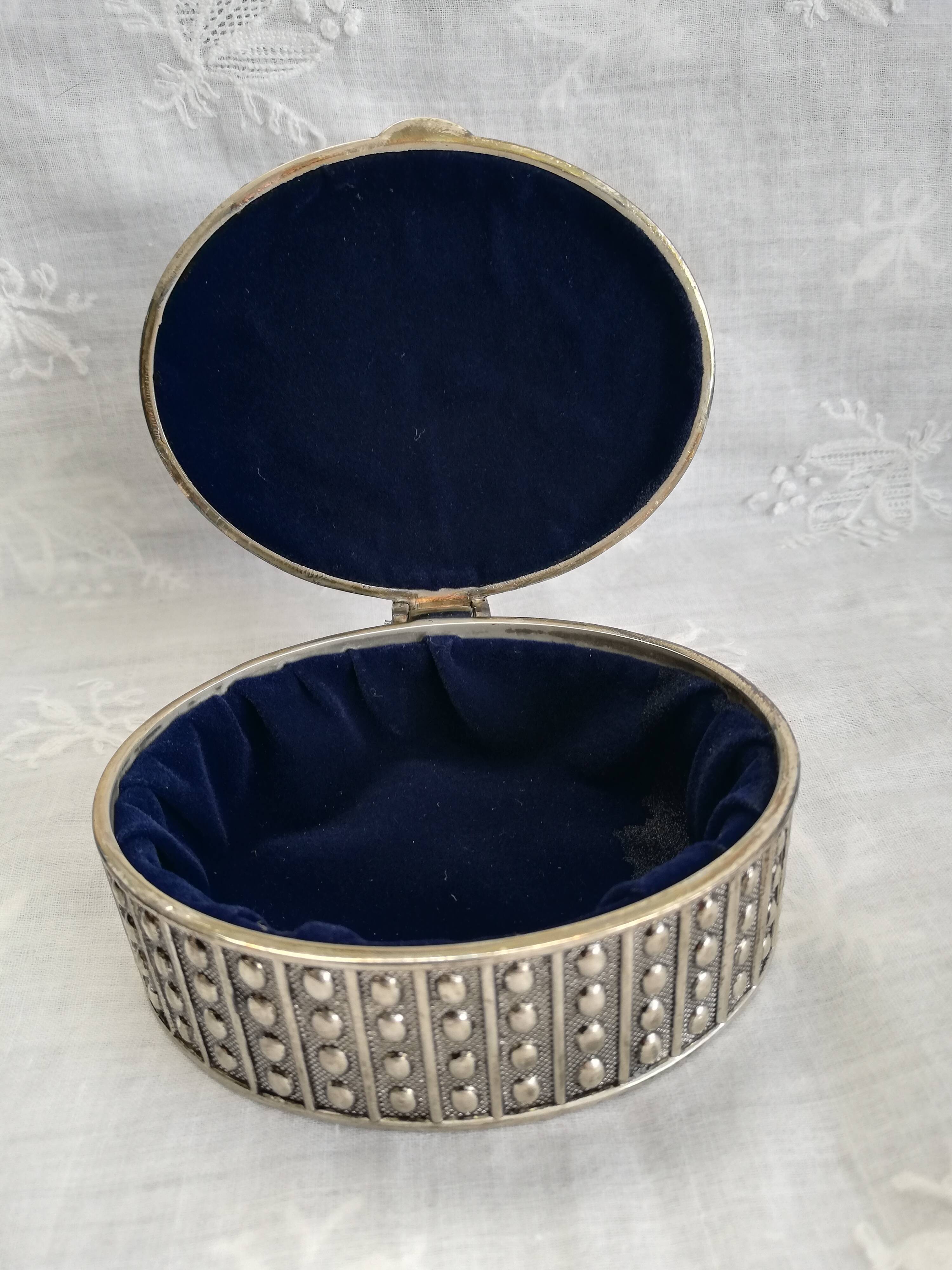 Silver metal jewelry box