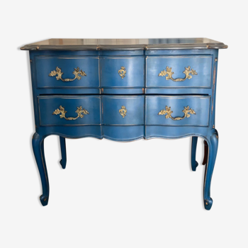 Louis XV chest of drawers patinated from yesteryear