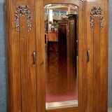 Armoire époque Art Déco en noyer vers 1920-1940